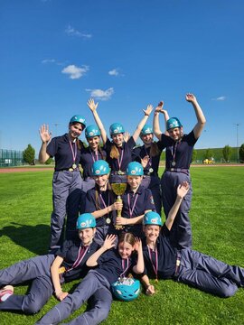 Mlade gasilke iz Zg. Tuhinja so se uvrstile na olimpijado (5)